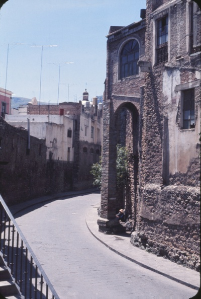 s042_cr.jpg